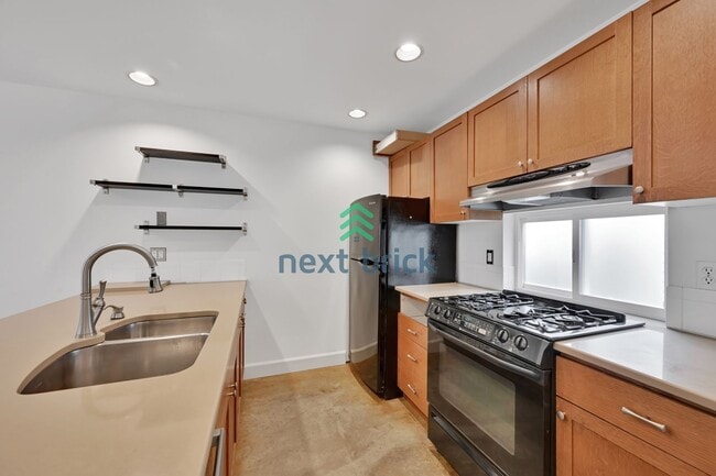 Building Photo - Live Easy in This Beautiful 2-Bedroom Condo