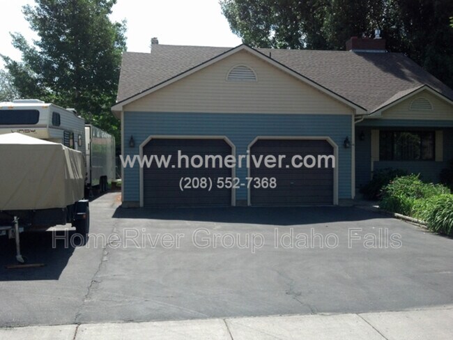 Foto del edificio - 1545 Bluebird Ln