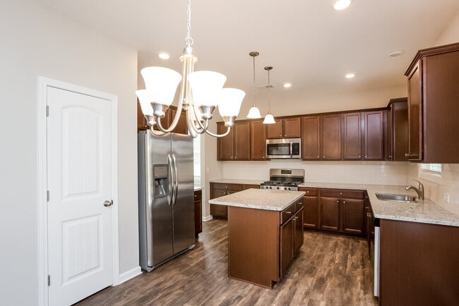 Building Photo - 383 Lenore Ct