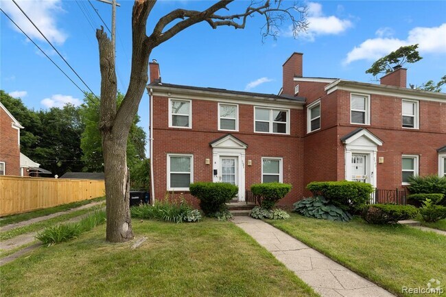 Building Photo - 3455 Santa Maria St