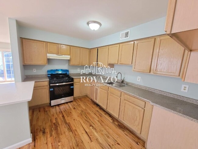 Building Photo - 921 Hunterdon St