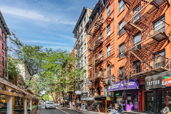 Building Photo - 120 Macdougal St