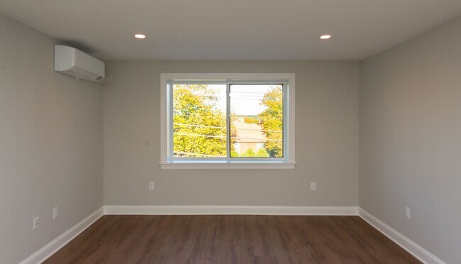Interior Photo - 925 at North