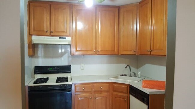Foto del edificio - 6829 75th St