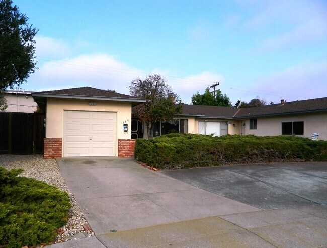 Building Photo - 1269 Gainsborough Dr