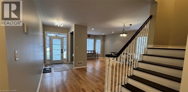 Building Photo - 501 Topper Woods Crescent