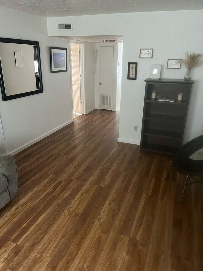 Foto del edificio - 2020 Continental Ave