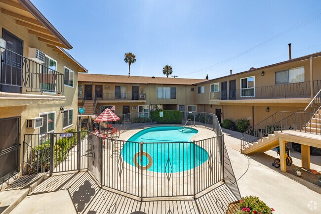Piscina - 6635 Wilkinson Ave