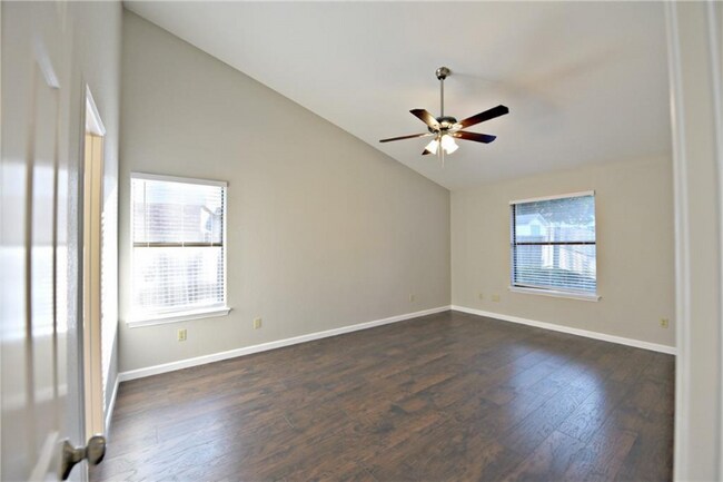 Foto del edificio - 8322 Glen Canyon Dr