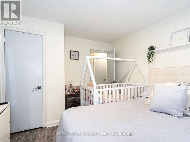 Photo du bâtiment - 119-119 Hillsdale Ave E