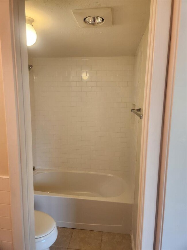 Building Photo - 6715 Skynook Dr
