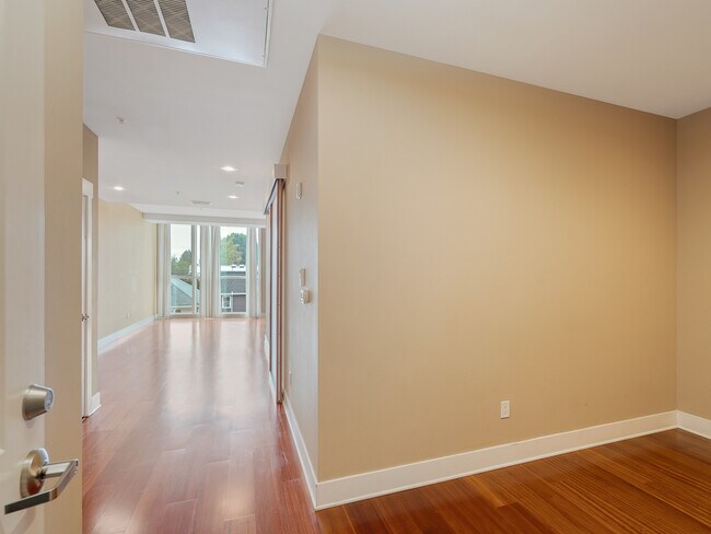 Building Photo - 838 SE 38th Ave