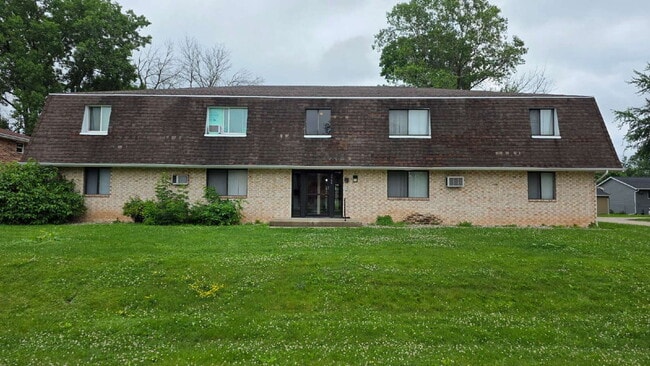 Building Photo - 2-Bedroom  Upper in a 8plex building