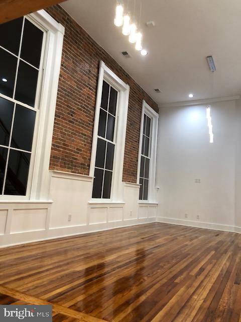Building Photo - 171 E Davis St