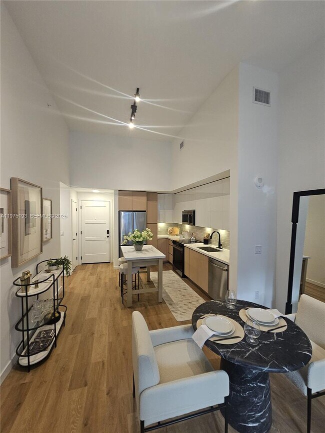 Foto del edificio - 1650 NE 124th St