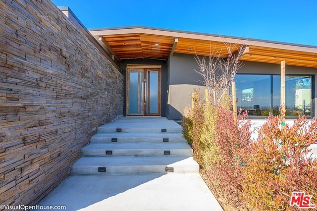 Building Photo - 4149 S Cloverdale Ave