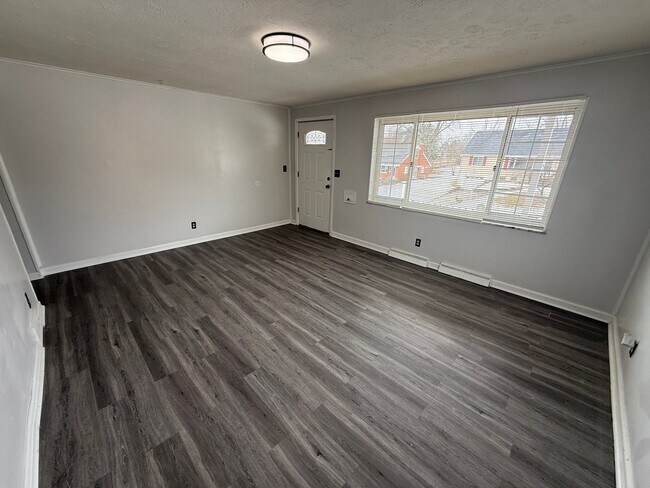 Building Photo - DELHI - Adorable 3 Bed 1 Bath Ranch 2 Car