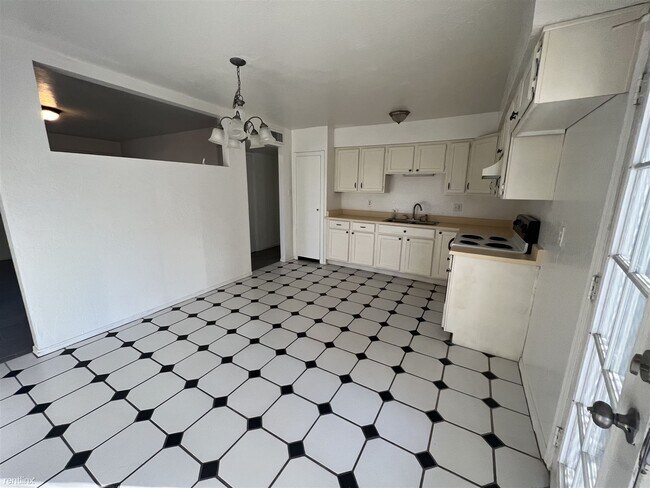 Building Photo - 3 br, 1.5 bath House - 3802 North 80th Drive