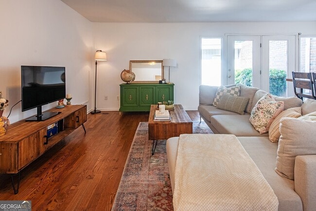 Building Photo - 408 Sycamore Dr