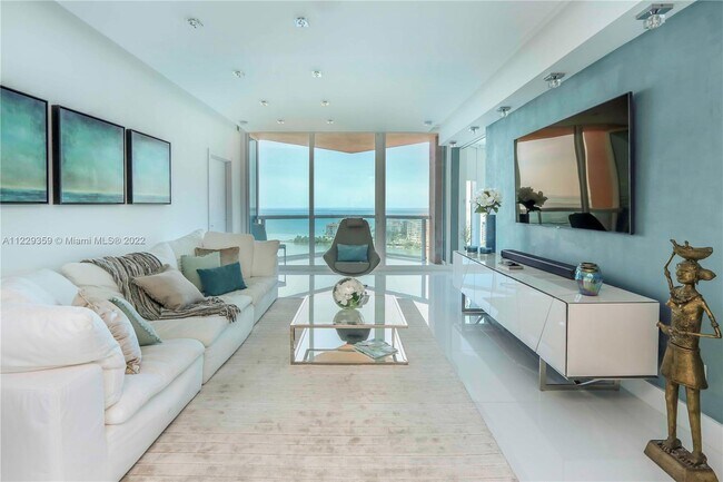 Foto del edificio - 300 S Pointe Dr