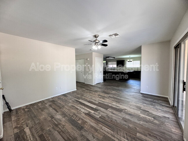 Building Photo - 9138 W Ross Ave