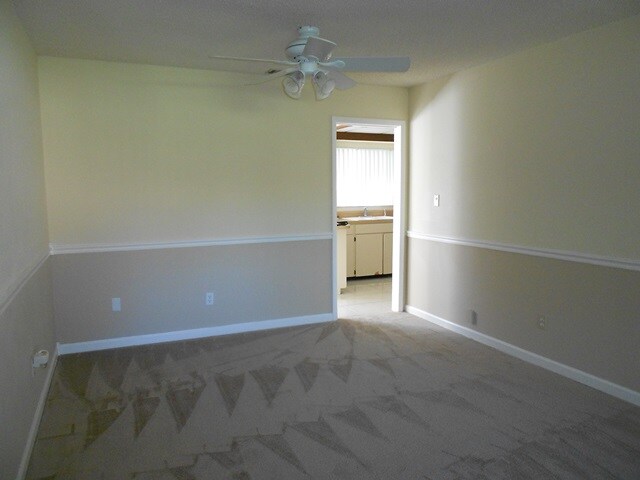 Building Photo - 852 Escabar Dr