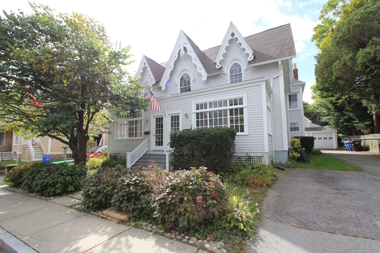 Primary Photo - 2 Summer St
