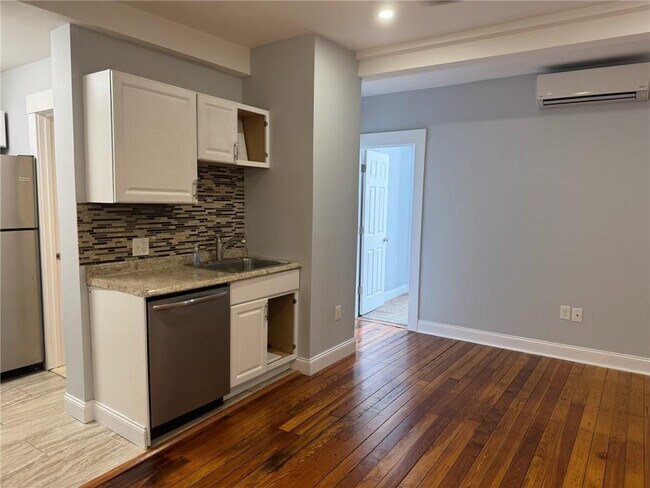 Foto del edificio - 40-40 Freebody St