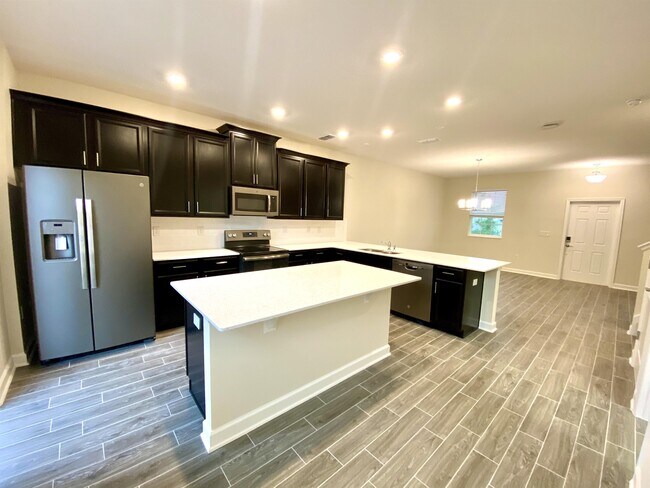 Building Photo - 15054 Book Club Rd