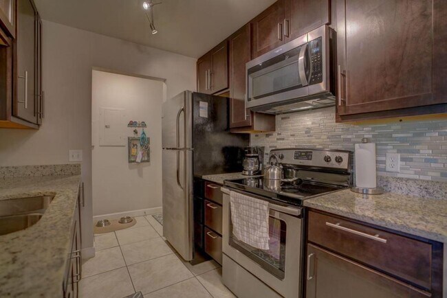 Foto del edificio - 551 Hawaii Ln.