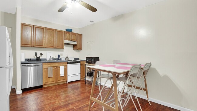Building Photo - 708 S 19th St