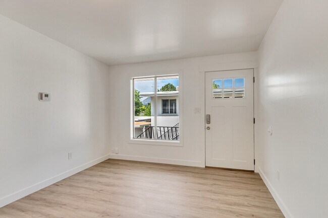 Foto del edificio - 265 E Burton Ave