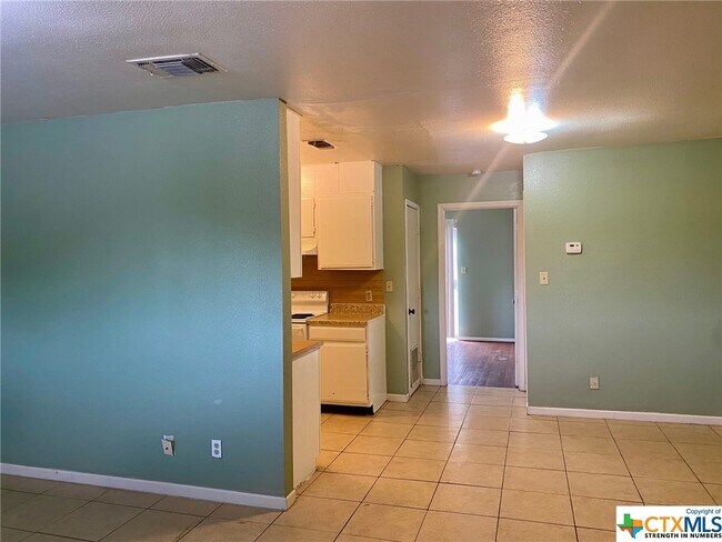 Building Photo - 1042 Linde Ave
