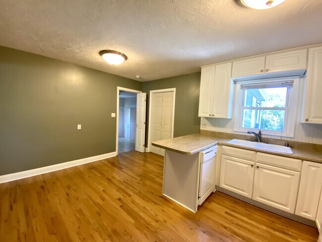 Foto del edificio - 6034 Juniper Dr