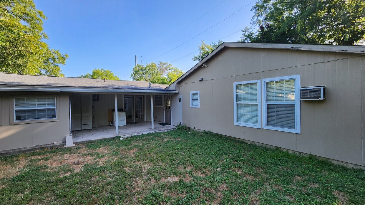 Building Photo - 155 Cliffwood Dr
