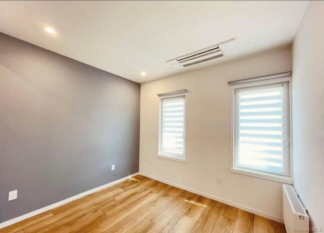 Foto del edificio - 71-53 69th Pl