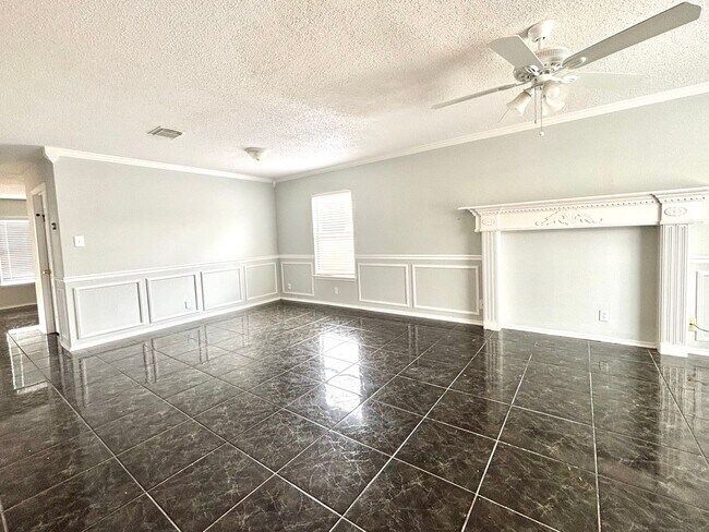 Foto del edificio - Spacious 2-Story Home Near Medical Center,...