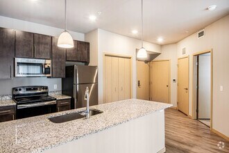 2BR, 2BA - 1065SF - Reserve at High Point