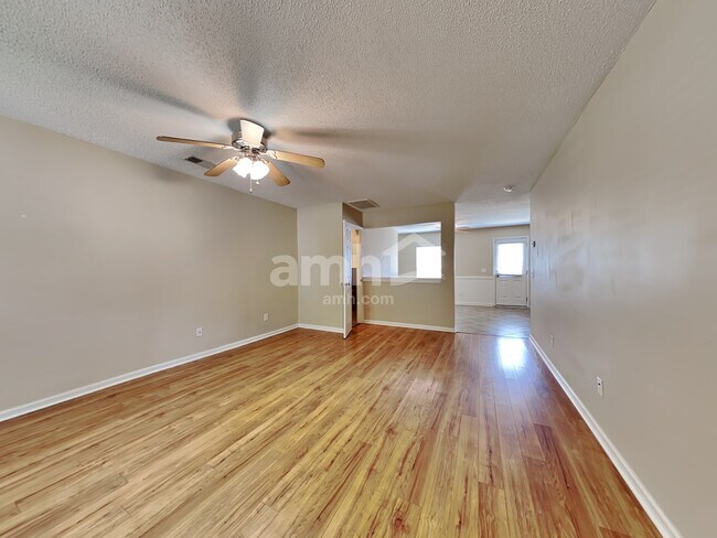 Foto del edificio - 193 Wildberry Ln