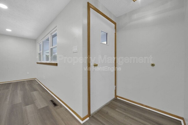 Foto del edificio - 1638 Parkinson Dr