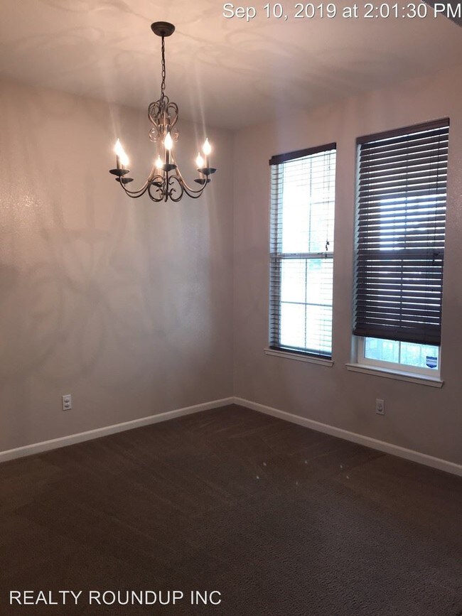 Building Photo - 4 br, 2.5 bath House - 10253 Nevers Way
