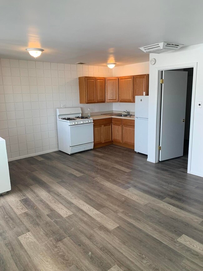 Building Photo - 1208 Ortiz Dr SE