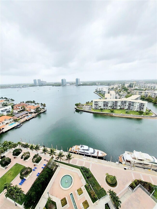 Foto del edificio - 1000 W Island Blvd