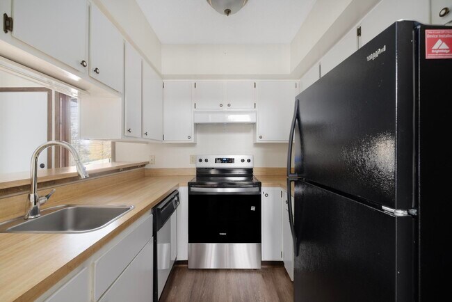 Building Photo - 15 Beechnut St