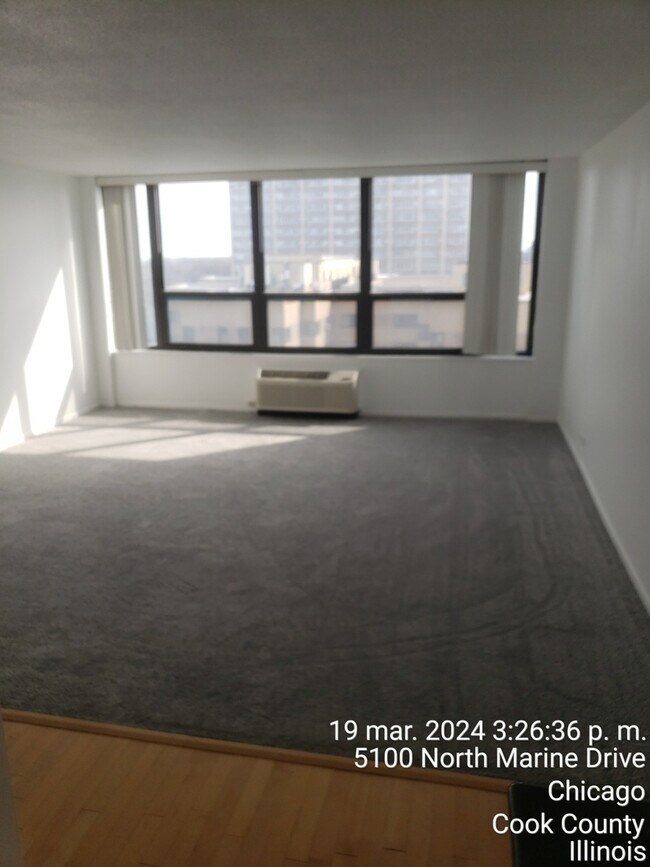 Foto del edificio - 5100 N Marine Dr