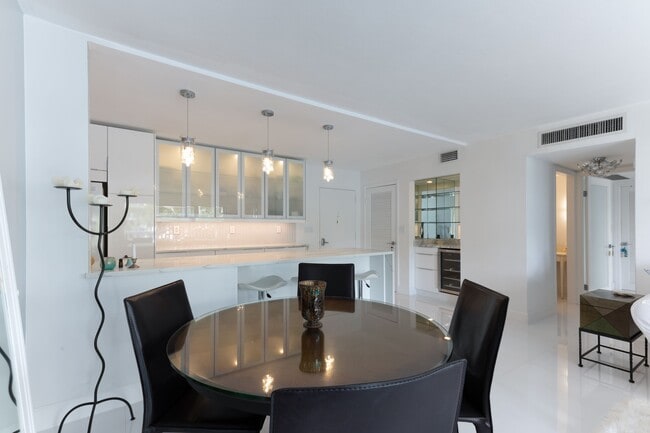 Building Photo - 2600 N Flagler Dr