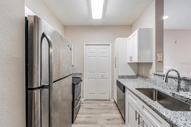 Building Photo - 1910 E Palm Ave