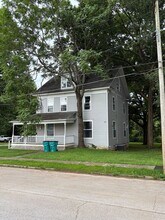 Building Photo - 724 W Elm St