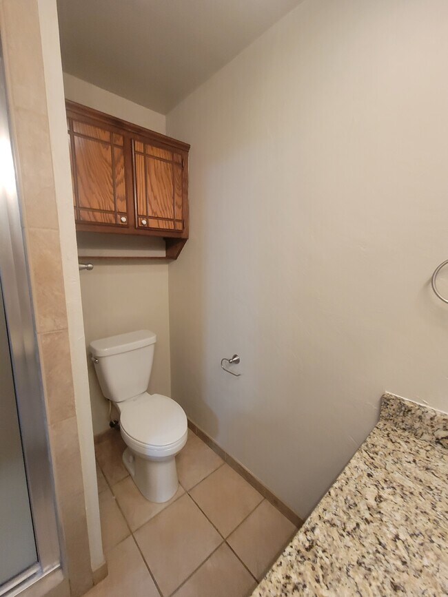 Building Photo - 813 Waterview Rd