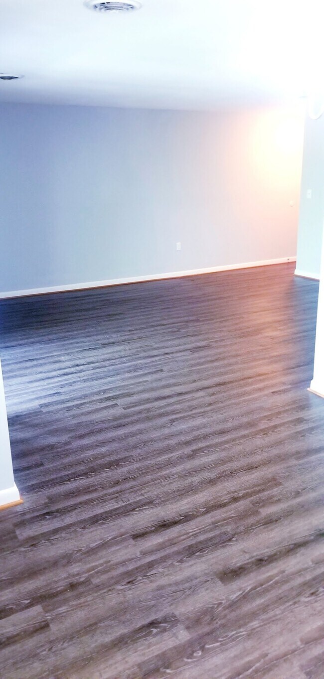 Foto del edificio - 123 E 8th St